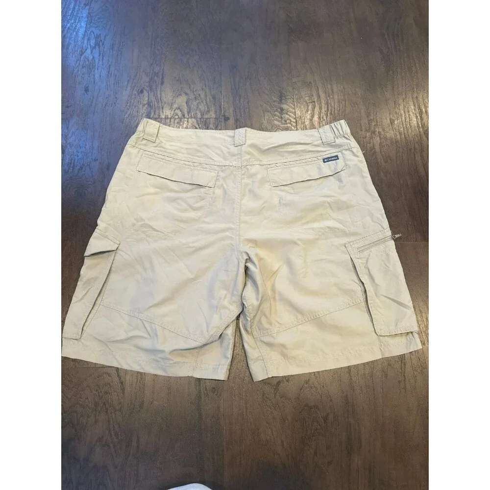 Columbia tan cargo shorts - 40” men’s - B11‎